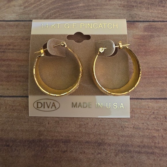 Diva 14K Gold Filled Pin Catch Hoop Earrings Etched Floral Textured Made in USA - Picture 5 of 6